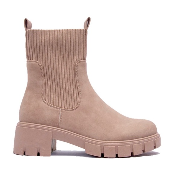 Qupid brand Beige Chunky Lug Sole Platform Elastic Sock Ankle Boots. Size 8 - Picture 3 of 15